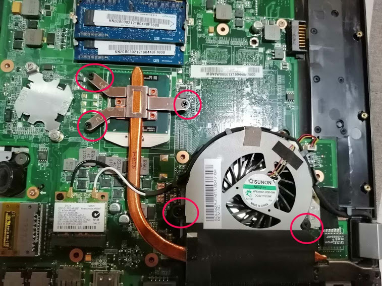 この金具とクーラーをはずし