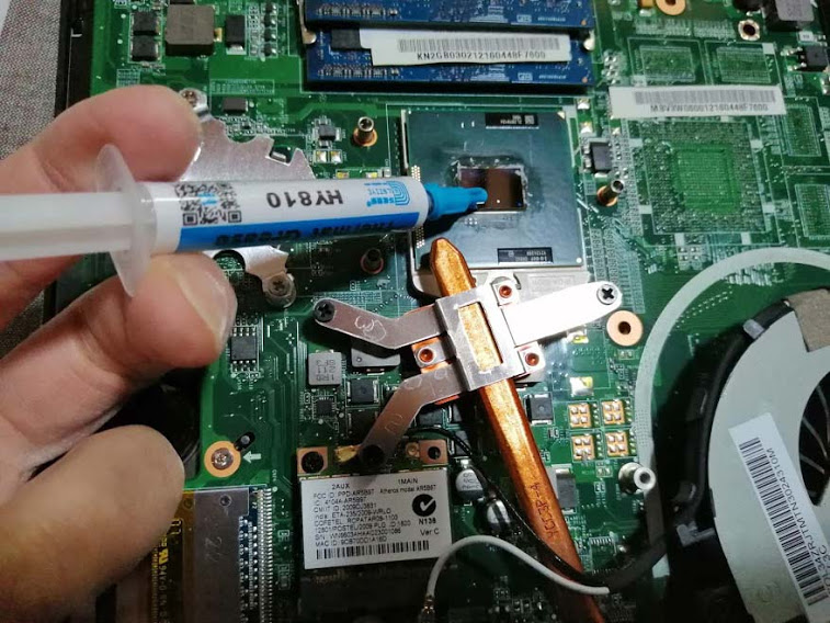 新しくグリスを塗り直す