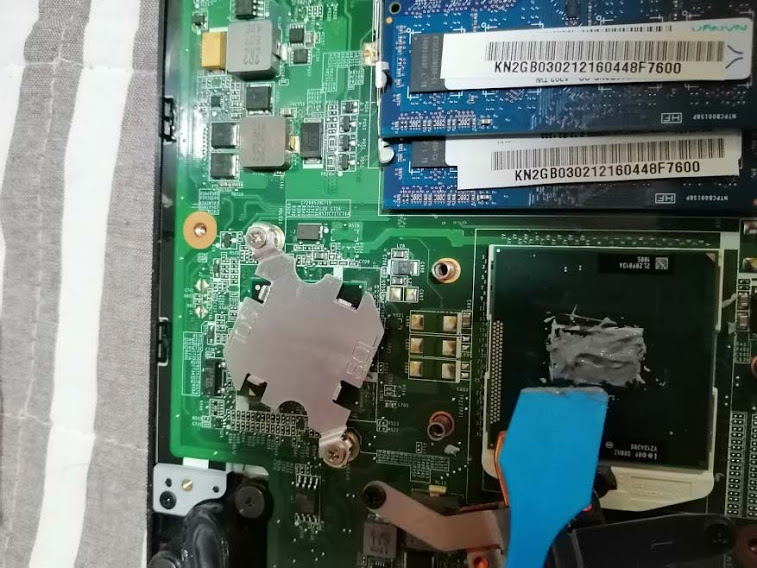 塗りすぎずならします