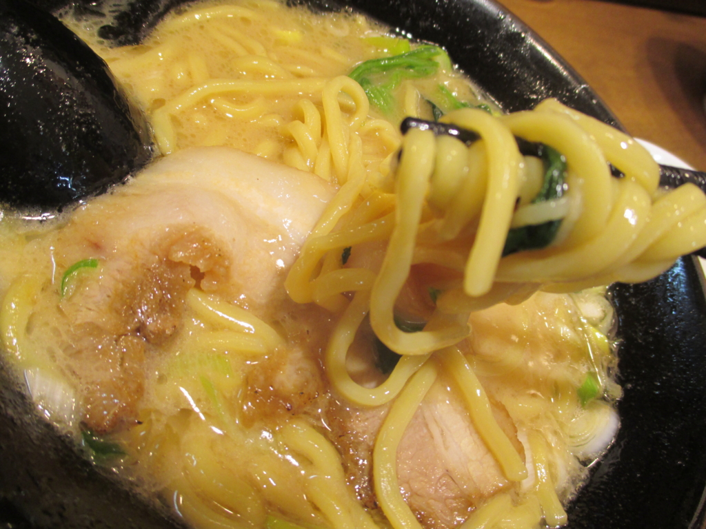 横浜家系ラーメン希 池上店（大田区池上）は太い麺にコクのある豚骨スープにご飯も終日食べ放題で大盛りもある壱系店