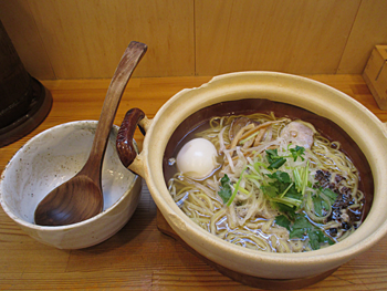 割れた土鍋でラーメン