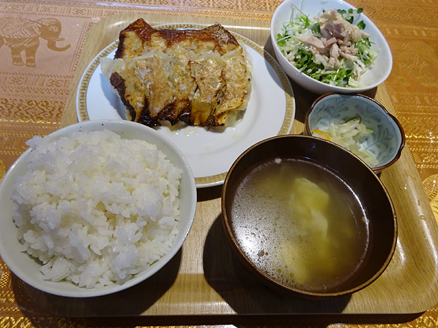 成田家雅殿の餃子定食