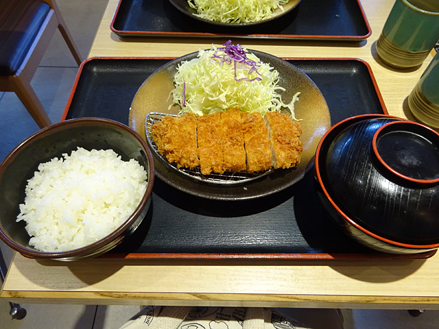 ロースカツ定食