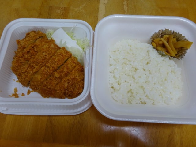 かつやのロースカツ定食