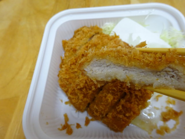 かつやのロースカツ定食