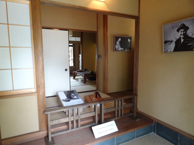尾崎士郎記念館玄関