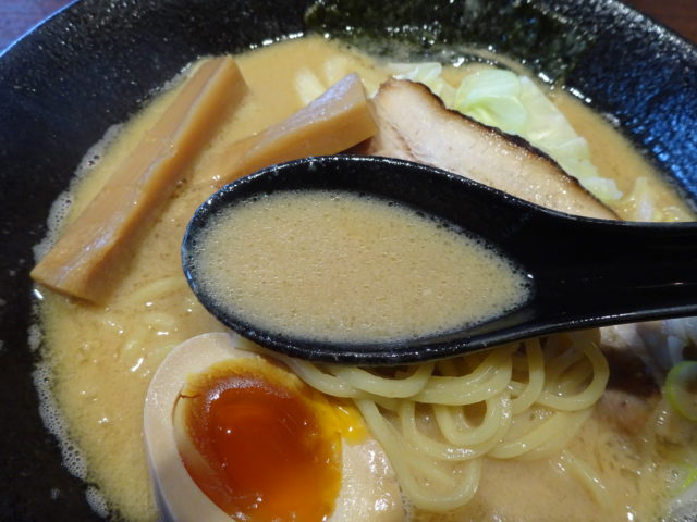 胡麻らー麺のスープ