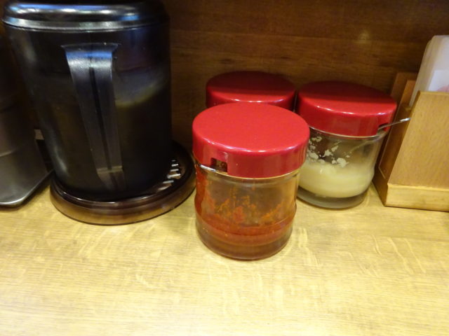 にんにくや豆板醤が用意