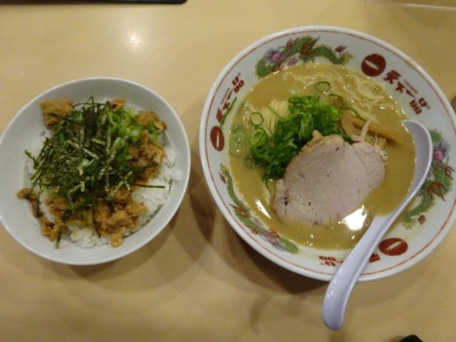 Dランチ(こってりラーメン+チャーシュー丼)