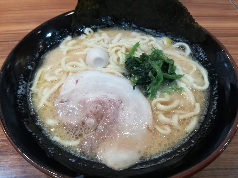 壱角家蒲田店のラーメン醤油大盛