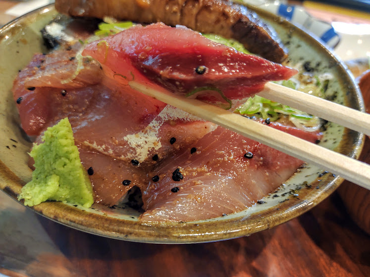 ら京（大田区池上）は、千葉県館山市の定置網で揚げた珍しい鮮魚類をその日のうちに店頭で職人が捌く、本当の漁師飯を堪能